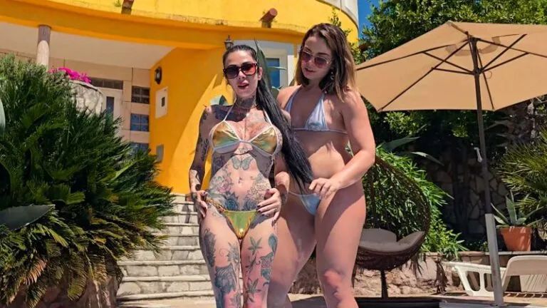 SOPHIA & MEGAN Passionate Lesbian Fun